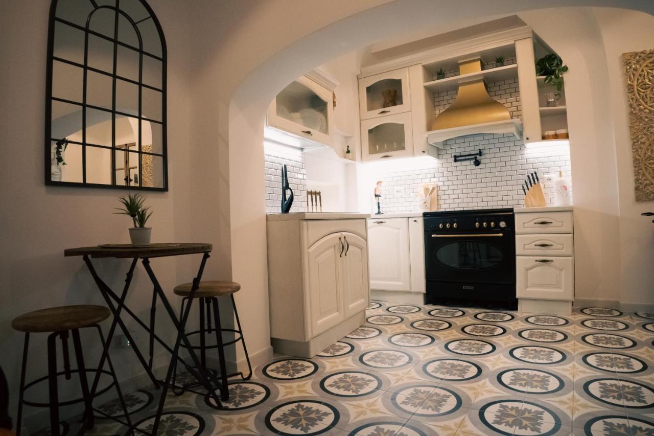 The Duchess'S View - New! Luxurious Flat In Historical Centre 115 Sq M, 3Min Walk To Cala Porto Beach And Private Parking Polignano a Mare Esterno foto